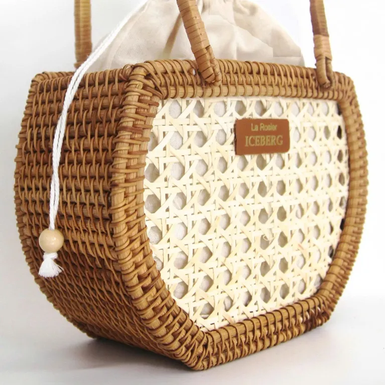 Túi xách mây đan tay Petal Woven nhẹ nhàng như cánh hoa rơi, túi xách tay thủ công công sở phụ kiện thời trang bền vững đồ lưu niệm Việt Nam