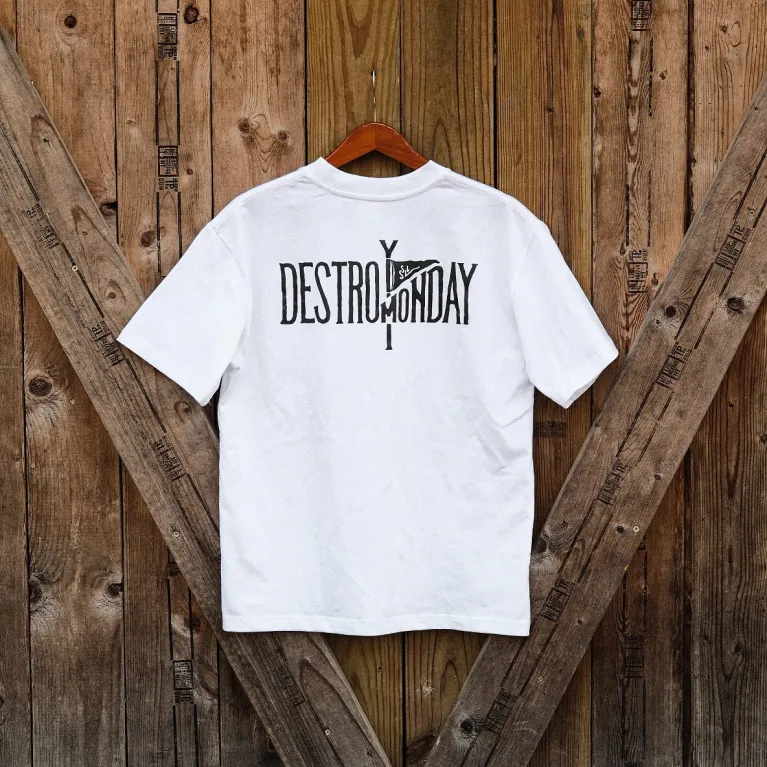 The "Destroy Monday" cotton T-shirt combines creativity and comfort, making it perfect for bold spirits, travel groups, birthdays, or as a unique Vietnamese souvenir.