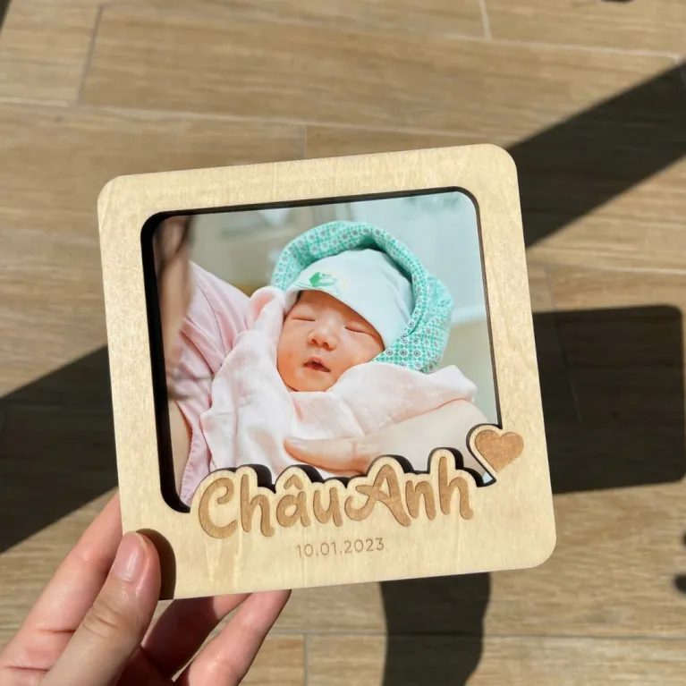 Engraved wooden photo frame for desk décor with your personal touch—tabletop picture frame, personalized Vietnamese souvenir, and unique birthday gift.