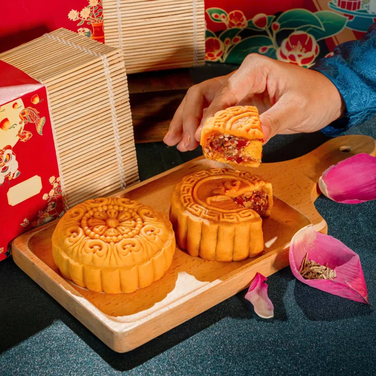 Hộp quà Trung Thu Tứ Rằm Tĩnh Lặng chút an yên cho tròn mùa hội ngộ, set quà 6 bánh Trung Thu quà lưu niệm Việt Nam từ tre quà biếu Trung Thu