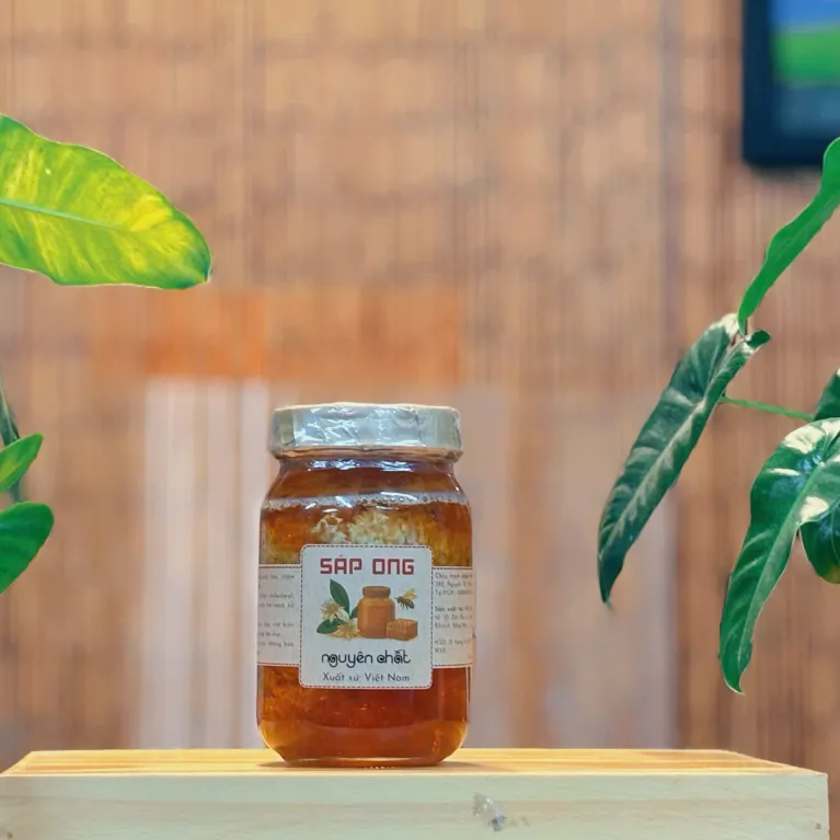 Honeycomb gift set in bamboo box, 400ml pure honeycomb in glass jar, Vietnamese specialty healthy gift.