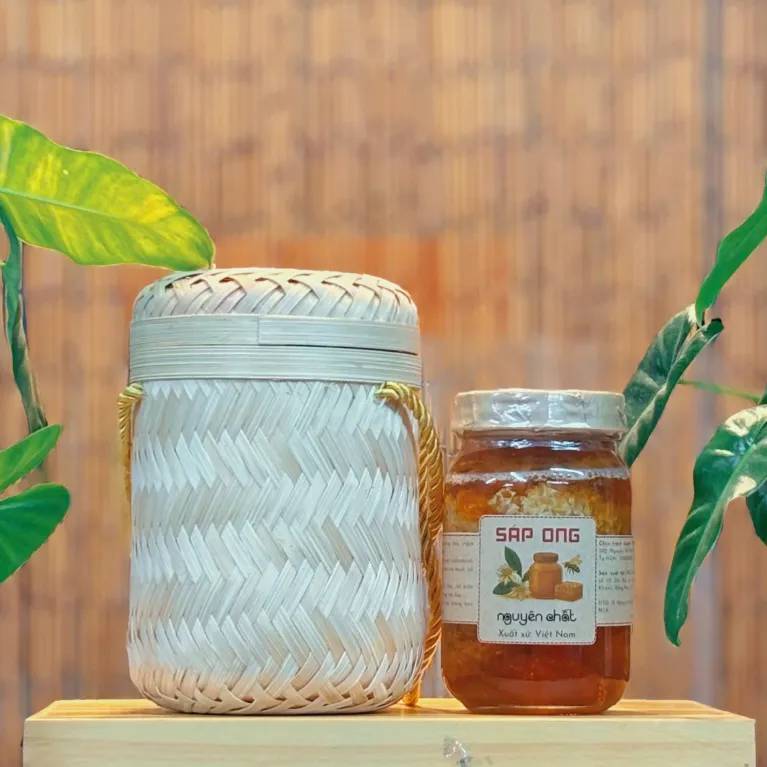 Honeycomb gift set in bamboo box, 400ml pure honeycomb in glass jar, Vietnamese specialty healthy gift.