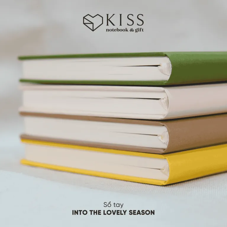 Sổ tay "Into The Lovely Seasons" bìa trơn, bước vào mùa hè tươi mới—sổ nhật ký cao cấp bìa cứng, quà lưu niệm Việt Nam, quà tốt nghiệp độc đáo.Sổ tay "Into The Lovely Seasons" bìa trơn, bước vào mùa hè tươi mới—sổ nhật ký cao cấp bìa cứng, quà lưu niệm Việt Nam, quà tốt nghiệp độc đáo.