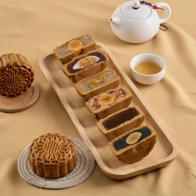 Hộp quà Trung Thu Nguyệt Viên Phúc tròn đầy khoảnh khắc đoàn viên, hộp quà mây nhung với bánh Trung Thu và trà quà tặng doanh nghiệp thiết kế riêng