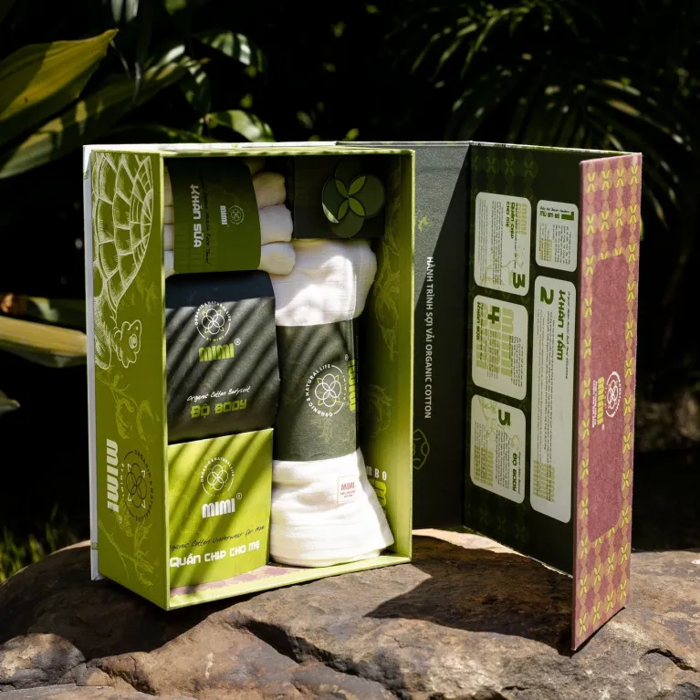 "Mom Loves You" gift box with a heartfelt blessing from Vietnam—newborn gift made with organic cotton, safe for both mom and baby, perfect for baby showers.
"Mom Loves You" gift box with a heartfelt blessing from Vietnam—newborn gift made with organic cotton, safe for both mom and baby, perfect for baby showers.