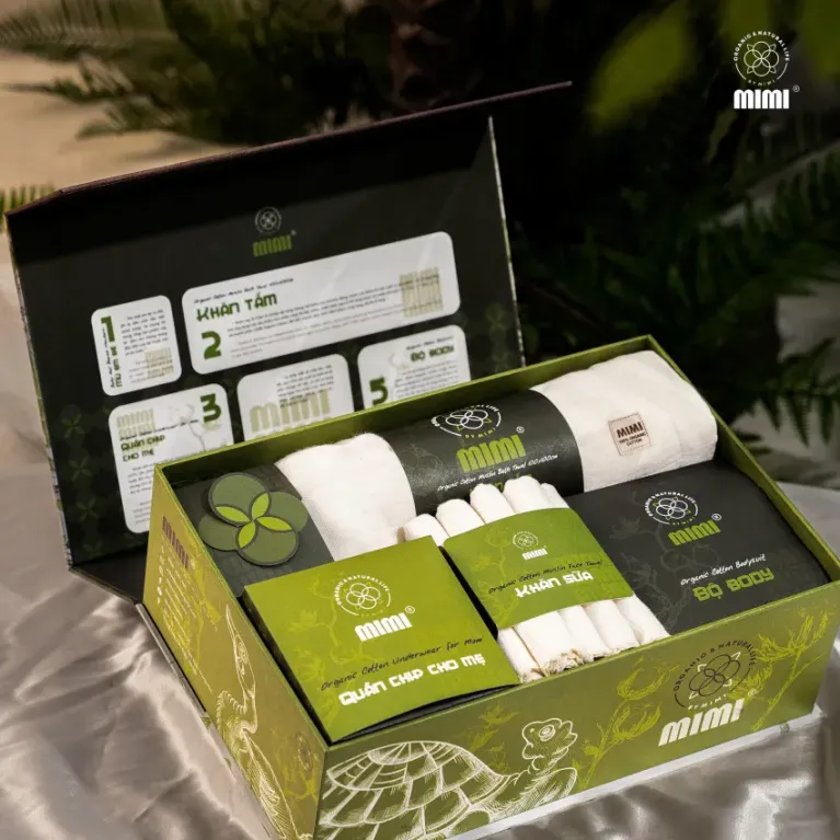 "Mom Loves You" gift box with a heartfelt blessing from Vietnam—newborn gift made with organic cotton, safe for both mom and baby, perfect for baby showers.