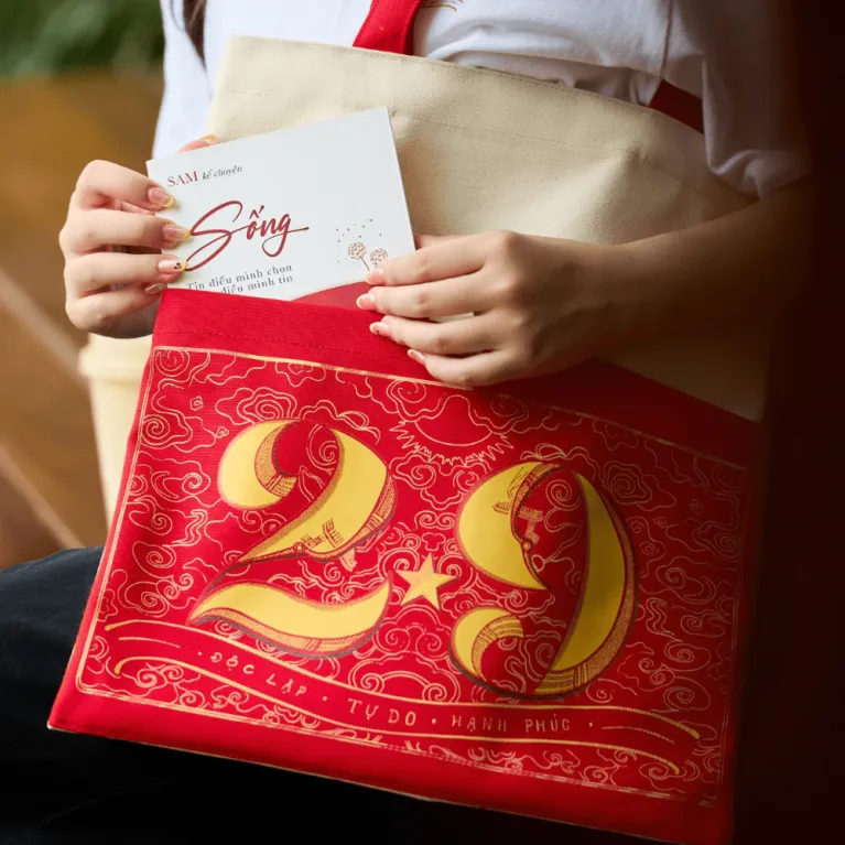 "2.9 Pride" canvas tote bag with support flag, celebrating Vietnam National Day spirit, a collectible souvenir and unique gift for foreigners.