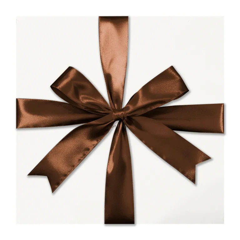 Sweet Time gift box featuring a scented candle, honey, and chocolate, delivering layers of sweet, refined flavors; a perfect Vietnamese specialty and premium corporate gift.