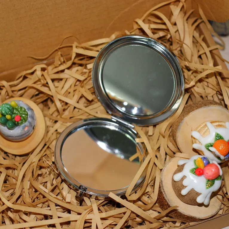 Personalized clay handheld mirror 6cm, handmade clay art, unique birthday gift idea.