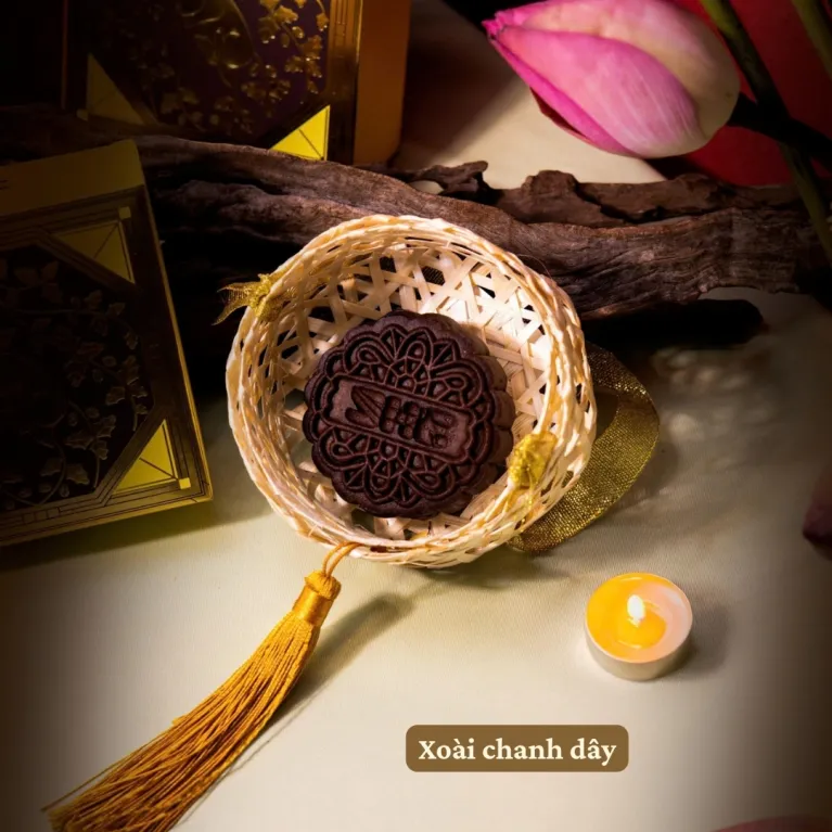 Hộp quà Trung Thu Trăng Cười Đỏ, 2 bánh Trung Thu socola vị mới, set quà doanh nghiệp cao cấp.