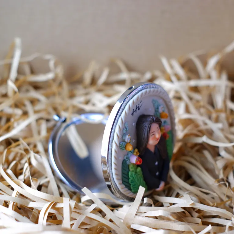 Personalized clay handheld mirror 6cm, handmade clay art, unique birthday gift idea.