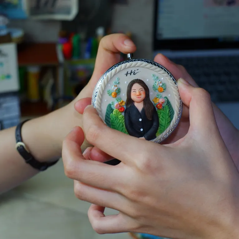 Personalized clay handheld mirror 6cm, handmade clay art, unique birthday gift idea.Personalized clay handheld mirror 6cm, handmade clay art, unique birthday gift idea.