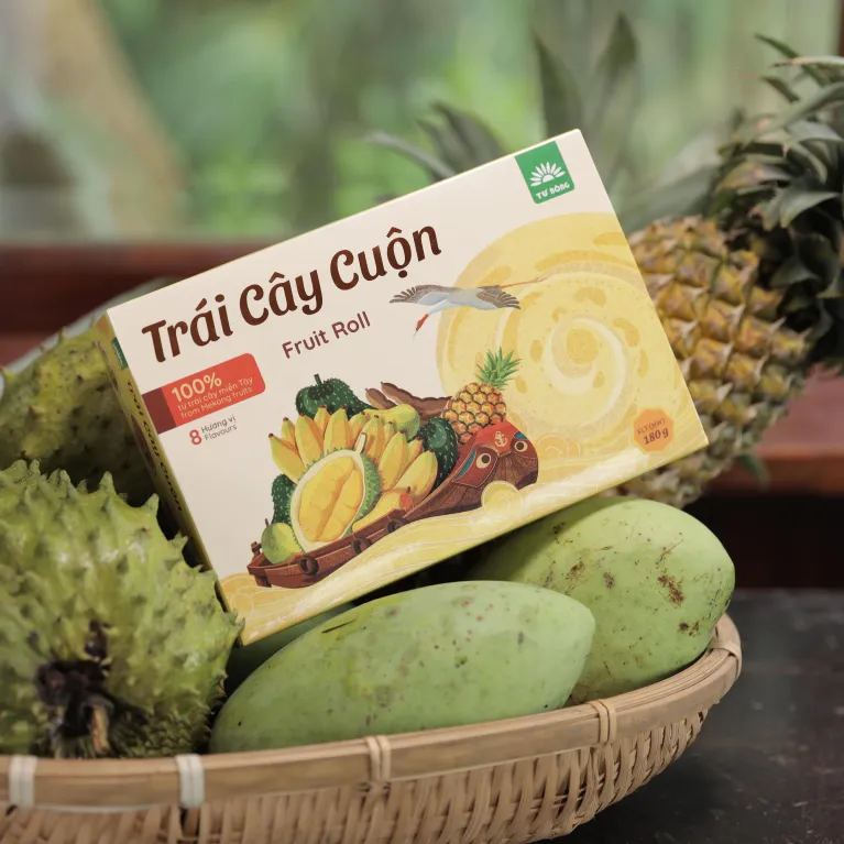 The Tu Bong 180g Fruit Roll Box brings 8 tropical flavors from lush gardens – a low-sugar snack, Southern Vietnamese specialty, and a meaningful gift for international friends.