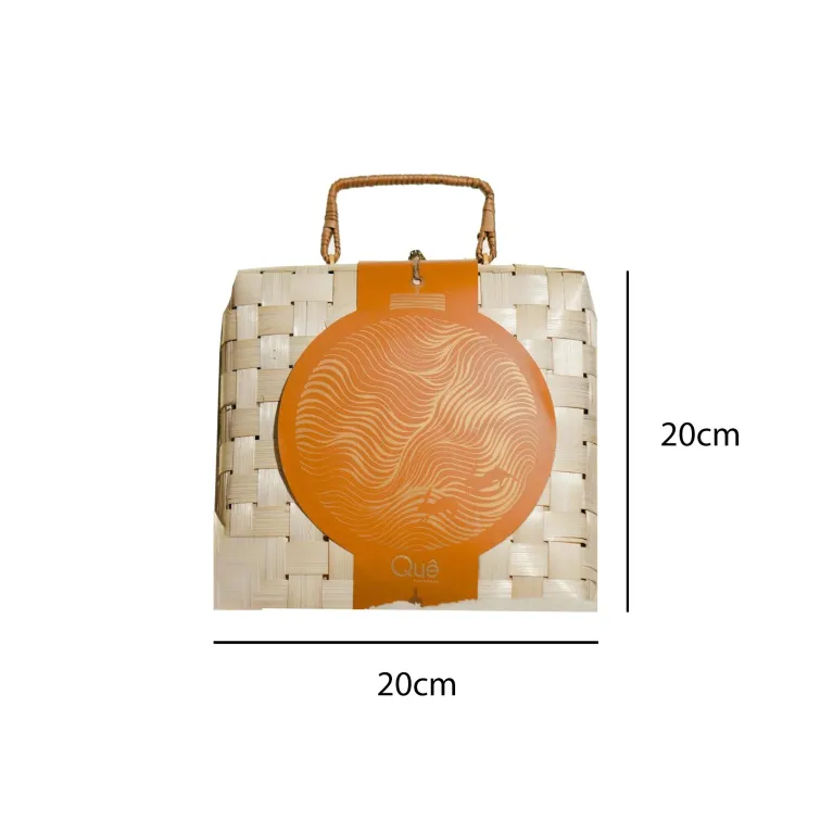 "Taste Voyage" Mid-Autumn gift box offers a moonlit journey of flavors with 4 mooncakes and pia cakes, making it a premium and unique choice for corporate gifting.