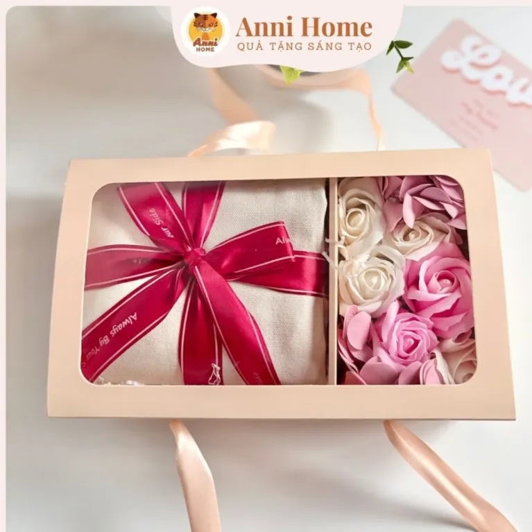 The “Floral Tote” gift set features a custom-designed tote bag and elegant gift box, making a perfect Women’s Day or girlfriend present.