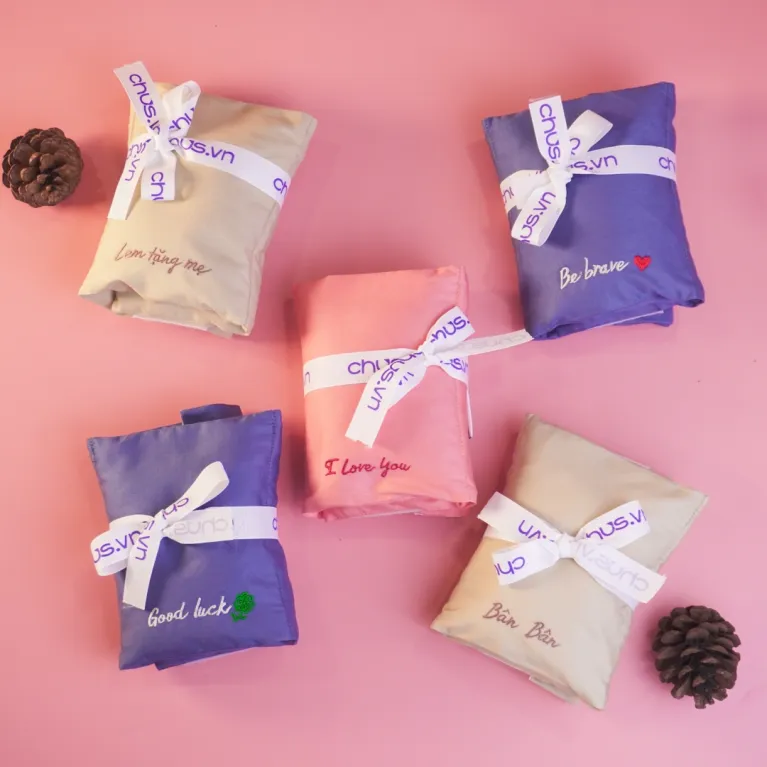 The “For Her” personalized gift box honors her elegance with a hidden-message scented candle, a name-embroidered wrist pillow, and an exclusive postcard for a truly sophisticated present.