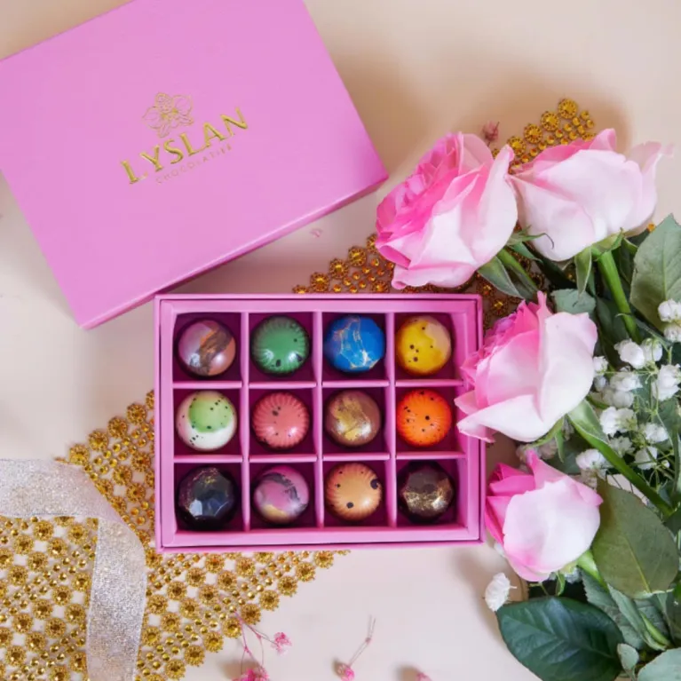 Hộp socola bonbon 12 viên công thức độc đáo Việt Nam, đặc sản hương vị đặc biệt thành phần tự nhiên làm quà cho người nước ngoài