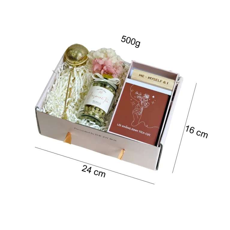 Hộp quà 20/10 “Morning Ritual” gửi gắm thông điệp chăm lo từng phút, gồm thẻ bài, trà hoa và hạt granolaHộp quà 20/10 “Morning Ritual” gửi gắm thông điệp chăm lo từng phút, gồm thẻ bài, trà hoa và hạt granola
