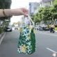túi đựng bình nước size nhỏ, họa tiết hoa màu xanh lá, tông màu nổi bật, túi đa năng, bền đẹp, sử dụng được lâu dài