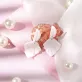 hoa tai đất sét màu trắng, thiết kế tinh tế, sắc trắng thanh lịch, phù hợp với những sự kiện sang trọng