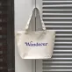 túi tote wanderer dáng ngang màu trắng, phong cách tối giản, túi tote thời trang, họa tiết dòng chữ màu xanh
, thiết kế, i have been there, chus