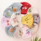 khẩu trang thêu tay linen, chất liệu linen nhẹ và thoáng khí, họa tiết thêu thủ công tinh tế, form ôm khít khuôn mặt