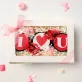 Hộp Quà Valentine "I Heart U" – set quà Valentine độc đáo với nến thơm và thông điệp ẩn, gửi gắm yêu thương qua những nốt hương tinh tế, hoàn hảo để dành tặng người yêu.