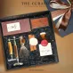 Hộp Quà "Timeless Luxe" là sự kết hợp hoàn hảo giữa khí chất tinh tế và dấu ấn thành đạt – set quà sinh nhật lý tưởng cho nam giới, với tinh dầu khuếch tán thư giãn, card holder sang trọng và bộ cạo râu chỉn chu