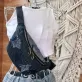Túi Đeo Chéo Họa Tiết Ngôi Sao Từ Jeans Tái Chế là điểm nhấn tinh tế cho phong cách bền vững, chiếc túi tái chế độc bản này vừa là phụ kiện thời trang cá tính vừa là món quà sinh nhật ý nghĩa.