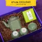 Hộp quà bộ ấm trà và trà Shan Tuyết - tinh hoa của nghệ thuật thưởng thức dân tộc, là set quà độc quyền kèm thiệp được chế tác từ gốm sứ Bát Tràng cao cấp, hiện thân cho giá trị văn hóa trà đạo truyền thống và là món quà lưu niệm đặc trưng của Việt Nam.