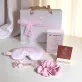 Hộp quà 20/10 “Night Blossom” mang đến sự dịu êm giữa nhịp sống hối hả, gồm thẻ bài, cột tóc lụa, bịt mắt và thanh lăn