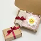 Hộp quà 20/10 Xà Phòng Hoa Mặt Cười gồm xà phòng thiên nhiên và túi lưới tiện dụng, mang thông điệp vui tươi và tinh tế dành tặng phái đẹp trong Ngày Phụ Nữ Việt Nam