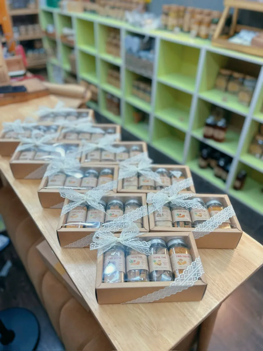 4-Item Ginger & Turmeric Tet Gift Set - Mini Kraft Box