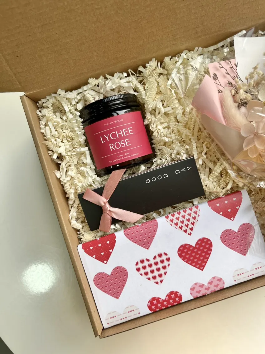 Sweet As You Gift Box, Romantic Gift Set, Anniversary Gift, Ideal For Valentine's Day, Simply To Express Love, Scented Candle, Dark Chocolate, Dried Flowers