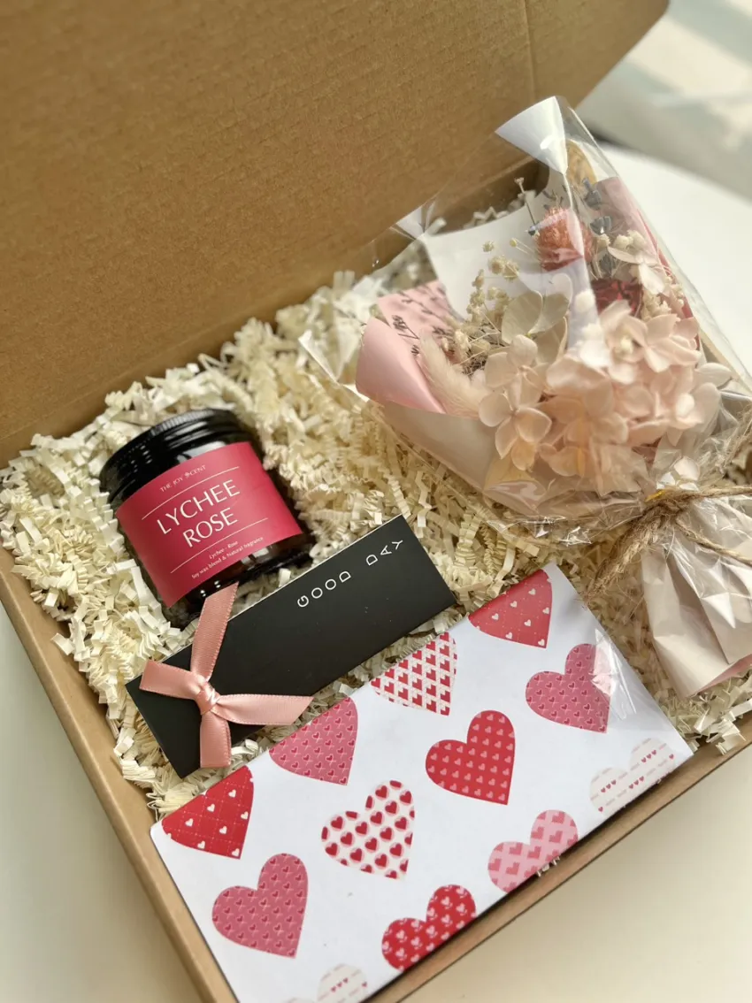 Sweet As You Gift Box, Romantic Gift Set, Anniversary Gift, Ideal For Valentine's Day, Simply To Express Love, Scented Candle, Dark Chocolate, Dried Flowers