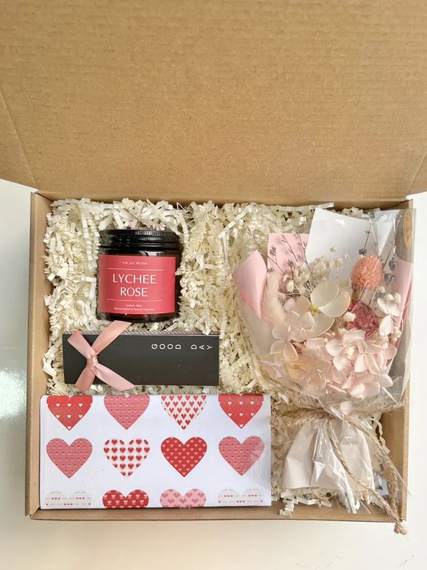 Sweet As You Gift Box, Romantic Gift Set, Anniversary Gift, Ideal For Valentine's Day, Simply To Express Love, Scented Candle, Dark Chocolate, Dried Flowers