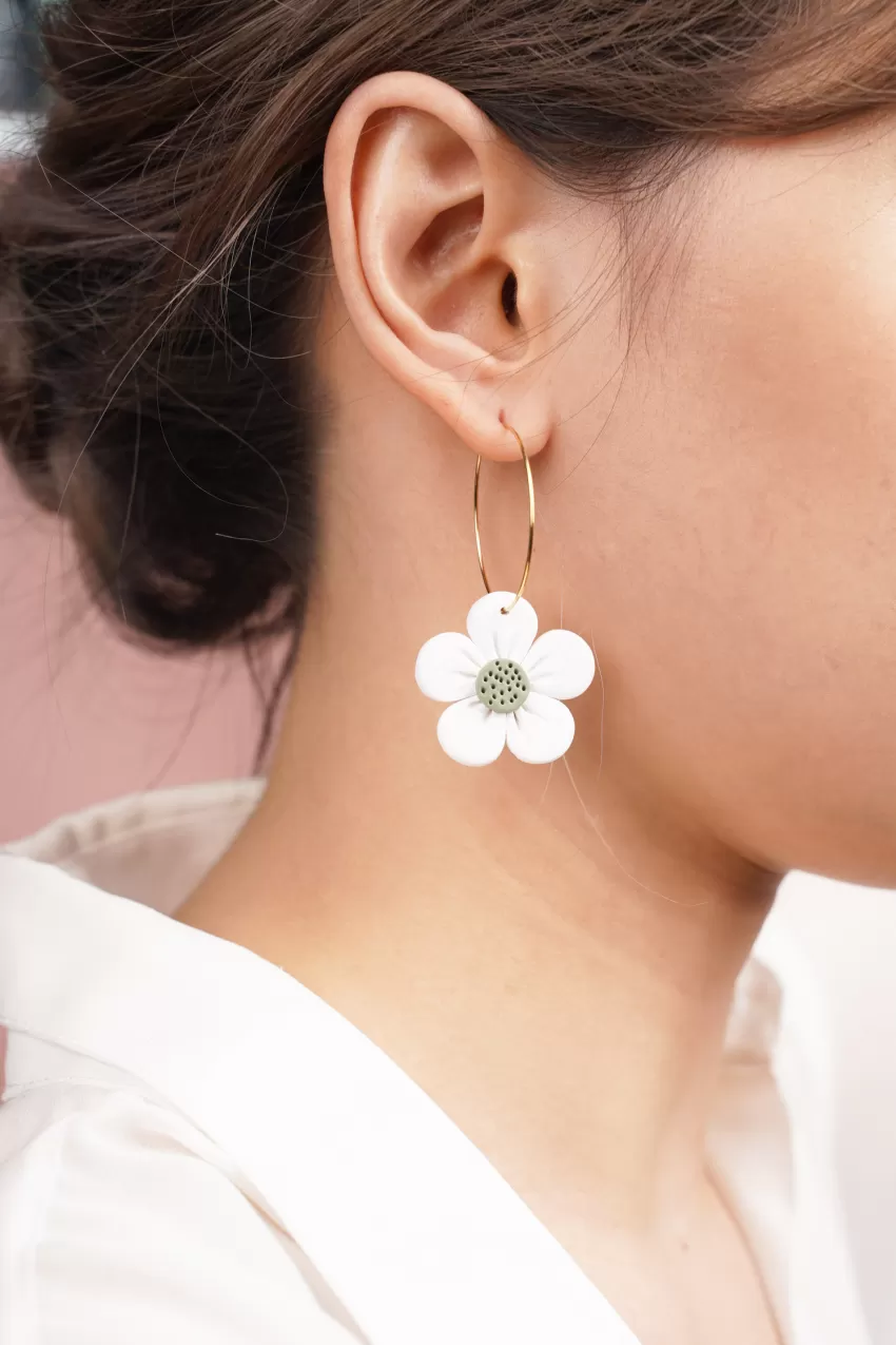 Flower Clay Earrings, Unique And Eye-Catching Design, Adorable Feminine Style, Sweet Colors, Durable Terracotta Material Flower Clay Earrings, Unique And Eye-Catching Design, Adorable Feminine Style, Sweet Colors, Durable Terracotta Material