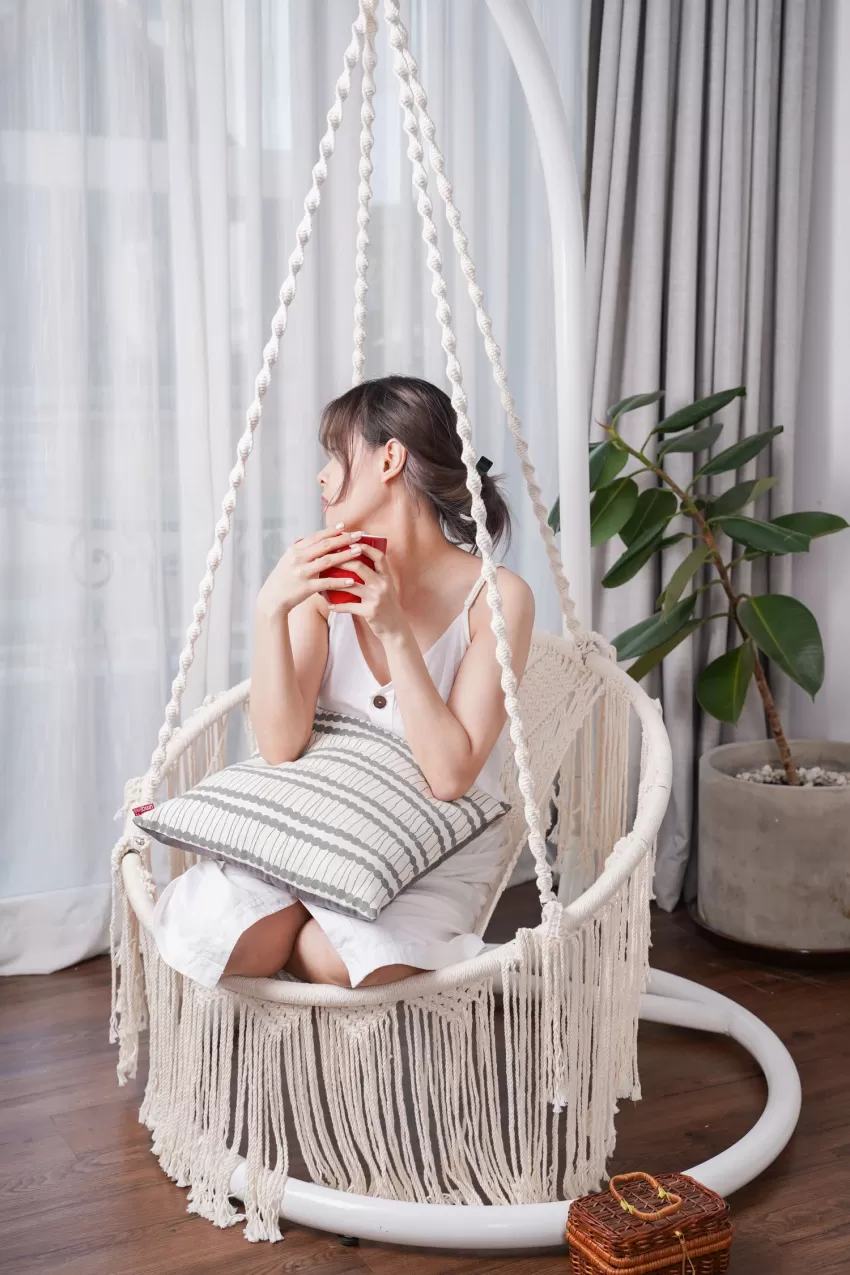 Macrame Swinging Chair, Resistant to Warping, High Durability, Termite Resistant, Elegant Cream White Color, Home Decoration