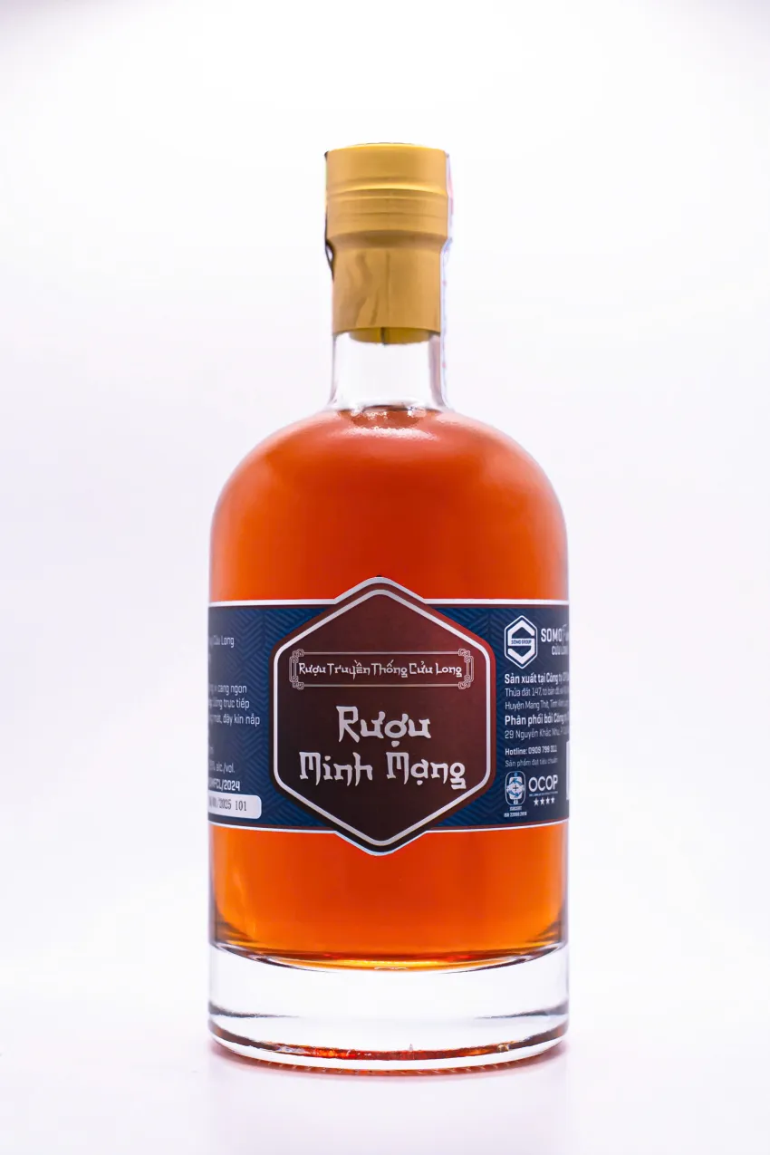 Cuu Long Minh Mang herbal wine 500ml, a nourishing oriental tonic and refined corporate gift.