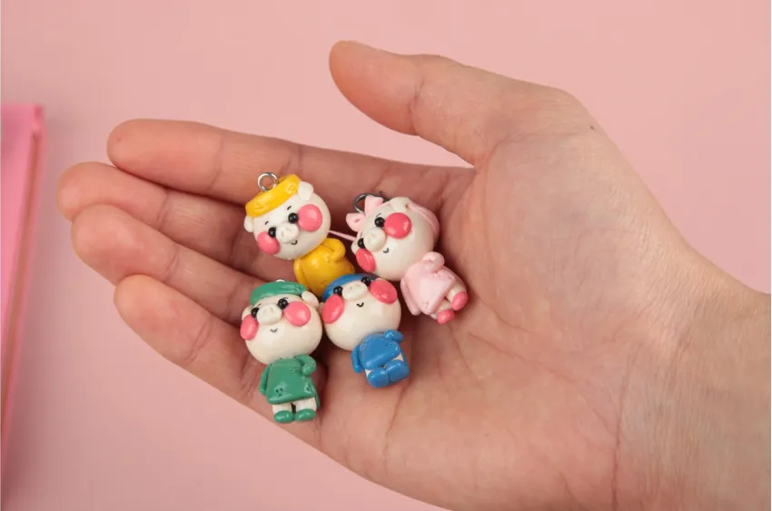 Little Pig In Ao Dai Key Rings, Adorable Pig-Shaped Keychain, Made Of Clay, Easy To Clean, Perfect Gift For Family And Friends