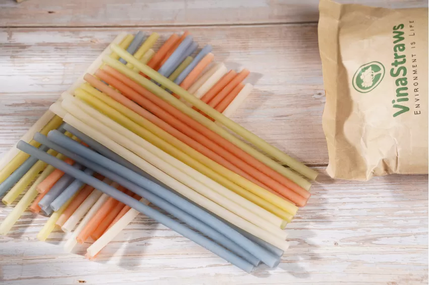 Pack Of 100 Colorful Cereal Straws, 0.6cm Diameter, 20cm Long, Natural Colors, Made Entirely from Natural Ingredients, Safe to Use