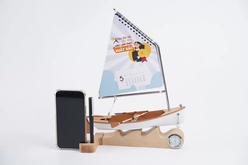 Lucky Paddles Sailboat Model C250.T10 With Calendar