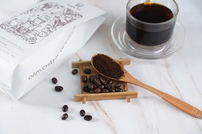 Cà Phê Blend 5:5 Arabica/Robusta/Culi “Vị Bạn”, Cà Phê Blend, Arabica, Robusta, Culi, Hương Vị Nguyên Bản, Rang Xay Thủ Công, Đam Mê Cà Phê Cà Phê Blend 5:5 Arabica/Robusta/Culi “Vị Bạn”, Cà Phê Blend, Arabica, Robusta, Culi, Hương Vị Nguyên Bản, Rang Xay Thủ Công, Đam Mê Cà Phê
