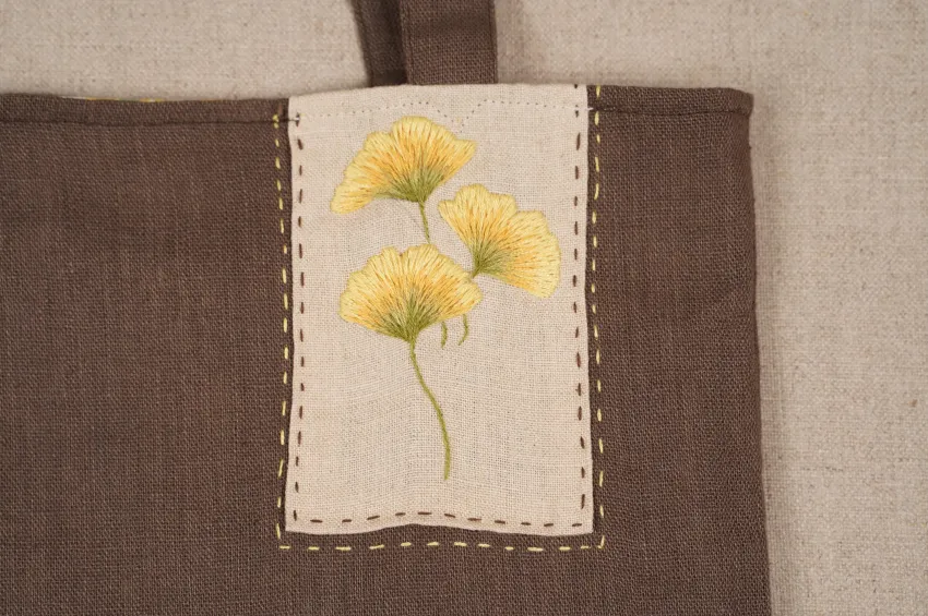 Túi Tote Linen Ginko Màu Vàng, Thêu Tay, Họa Tiết Nhiều Màu Sắc, Thiết Kế Đối Lập Giữa Trong Và Ngoài Túi