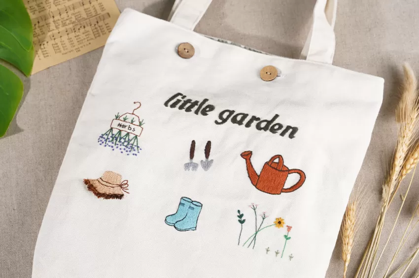 Túi Tote Thêu Tay Linen "Little Garden", Chất Vải Linen Mềm Mại, Họa Tiết Nổi Bật, Phụ Kiện Thời Trang Hiện Đại