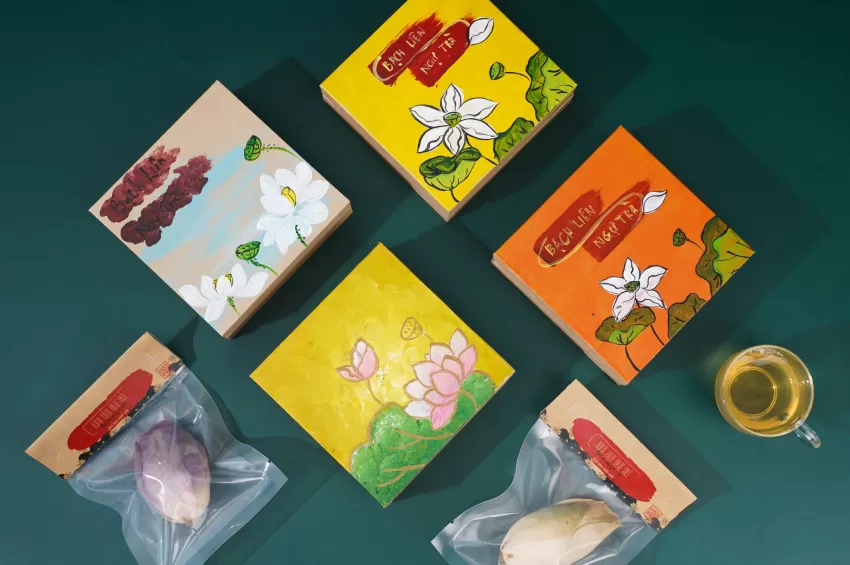 Freeze Drying Marinated Lotus Tea, Floral Tea, Lotus Bud Tea, Vietnamese Specialty, Unique Vietnamese Gift, Gift for Foreigners, Hand-painted Box, Corporate Gift