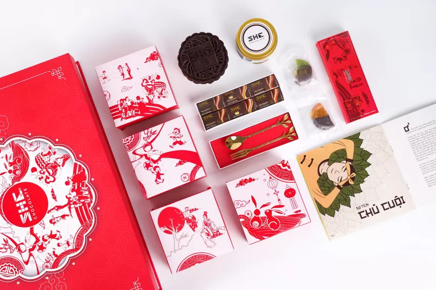 Hộp Quà Trung Thu “Ánh Trăng Hồng”, 4 Bánh Trung Thu Socola Kèm Bộ Muỗng Nĩa & Đồ Ngọt, Đêm Hội Tròn Đầy, Set Quà Trung Thu Doanh Nghiệp, Quà Biếu Cao Cấp
