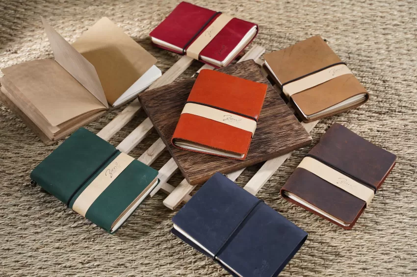 Quality notebook with sophisticated design to accompany your travel