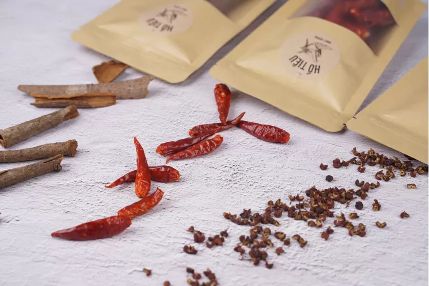 Dried Spices, Cooking Ingredients, North-Western Mac Khen Seeds, Whole Dried Chili, Peeled Dried Cinnamon Sticks, Natural Spices