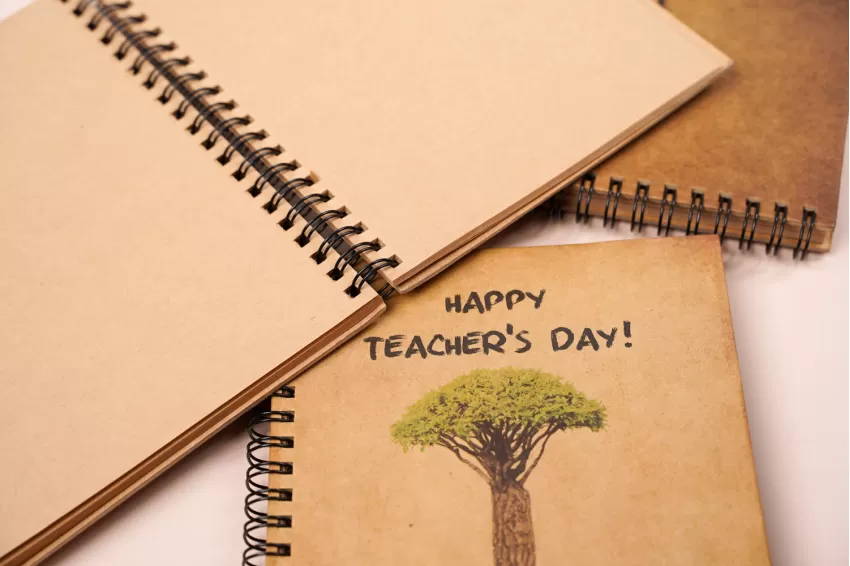 Sổ Tay Giấy Kraft “Teacher Day”, Chất Liệu Bìa Cao Cấp, Trang Giấy Mịn Màng, Hoạ Tiết Ngày Nhà Giáo, Quà Tặng Ý Nghĩa Cho Thầy Cô